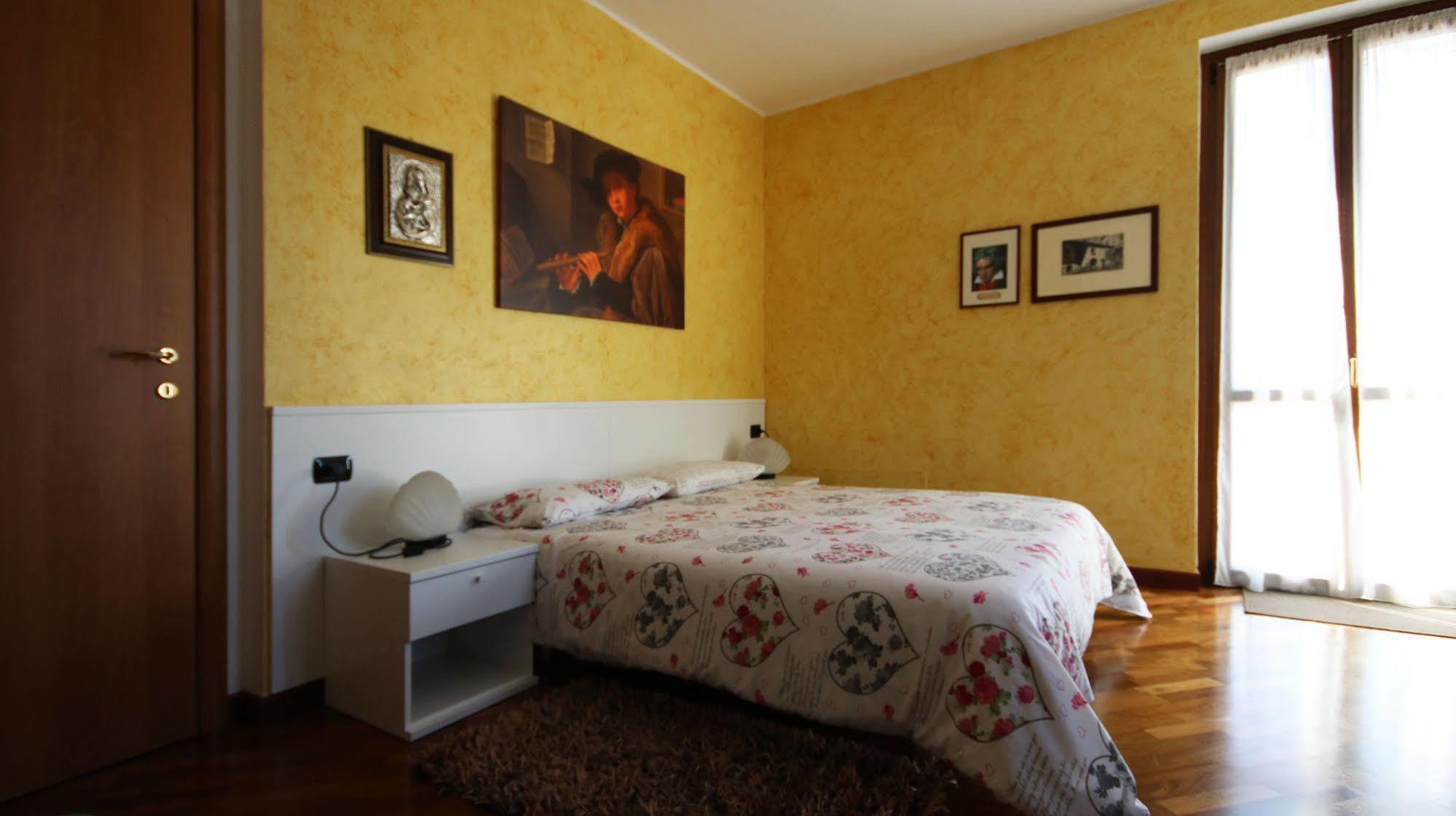 B&B-Foresteria Casa Della Musica Lake Como Манделло-дель-Ларио Экстерьер фото