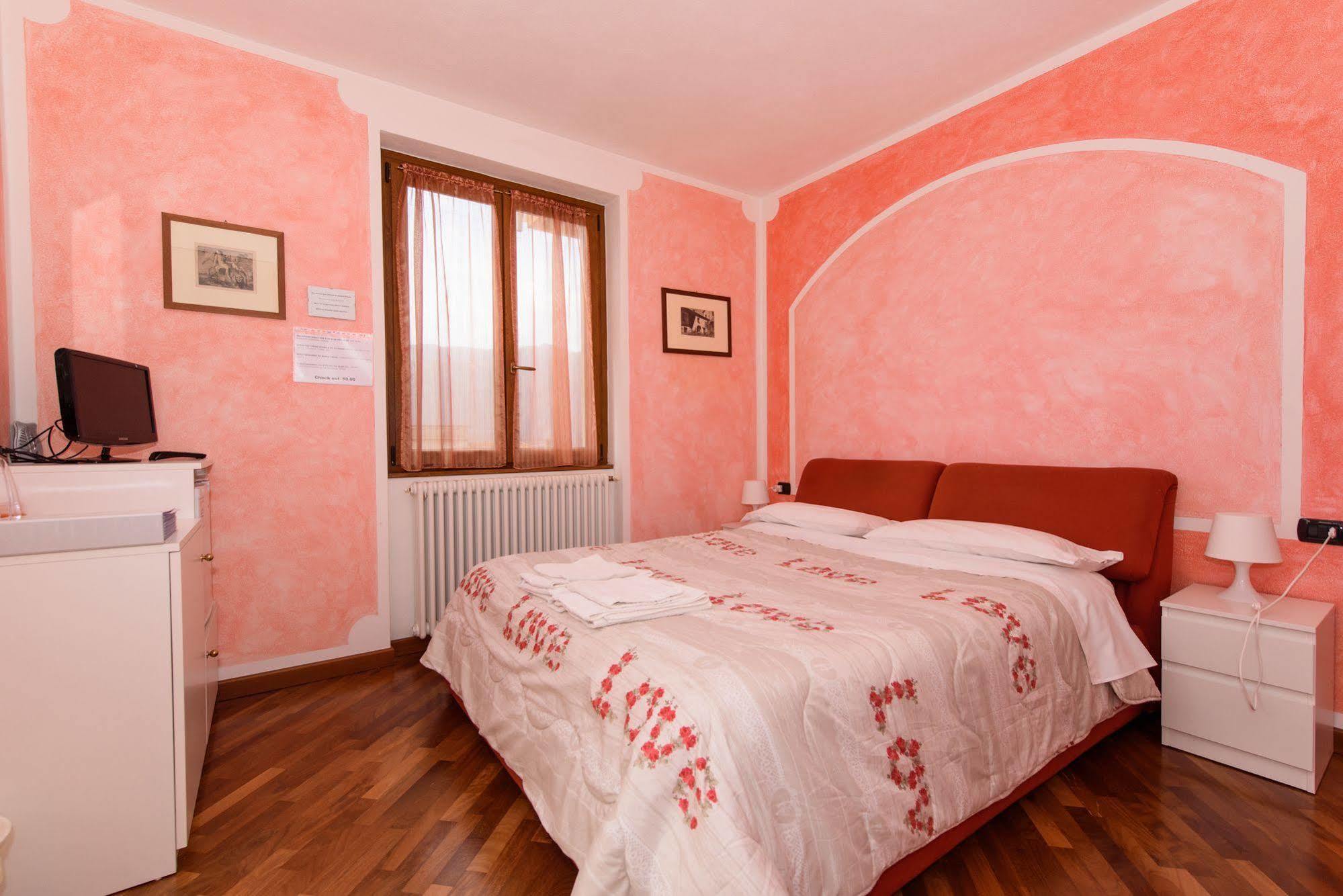 B&B-Foresteria Casa Della Musica Lake Como Манделло-дель-Ларио Экстерьер фото