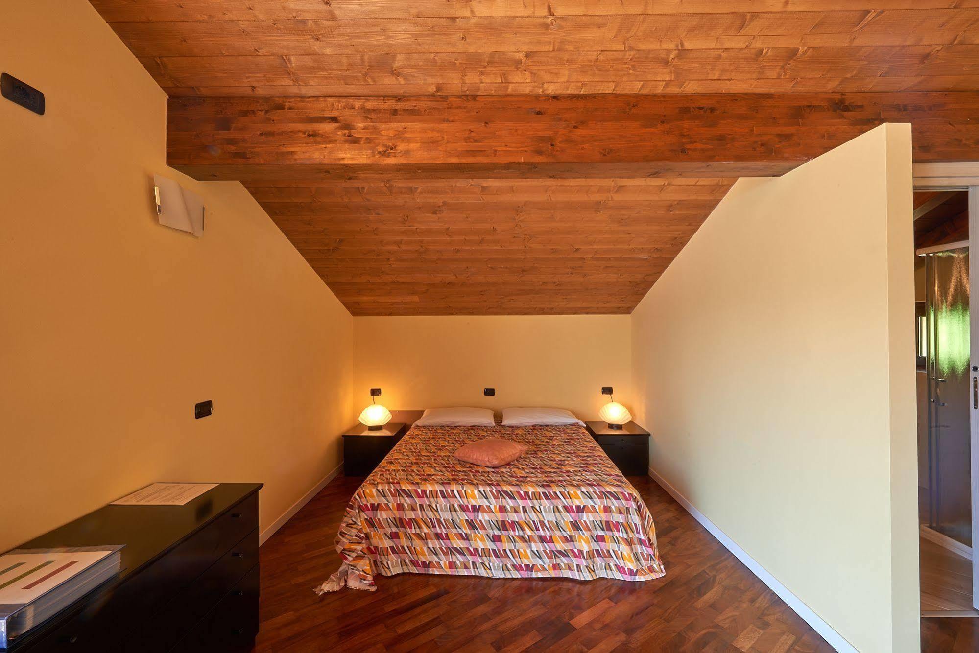 B&B-Foresteria Casa Della Musica Lake Como Манделло-дель-Ларио Экстерьер фото